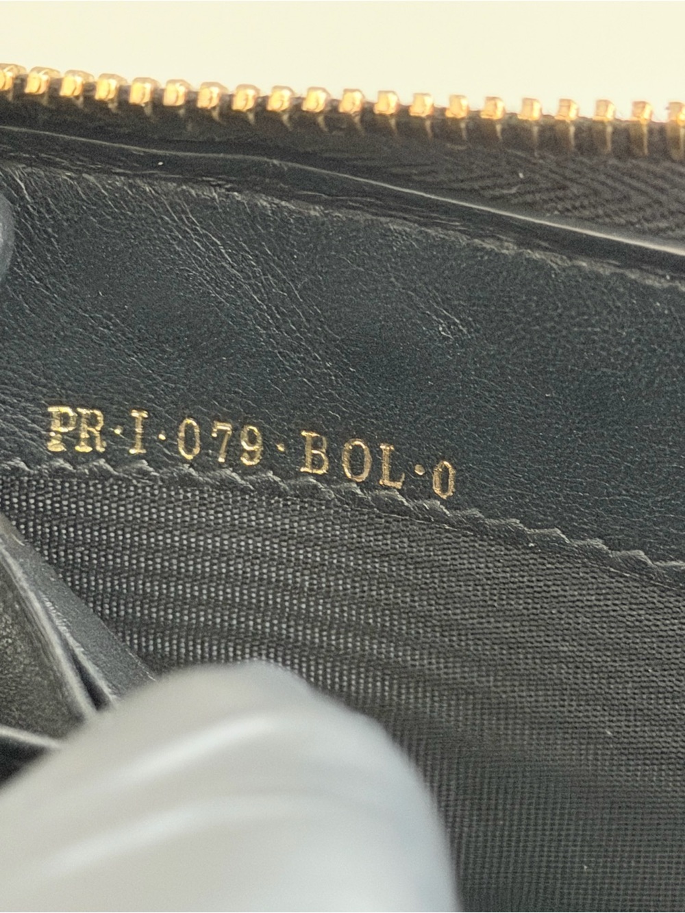 Authentic Valentino Garavani Rockstud Black Leather Wallet - Picture 7 of 11